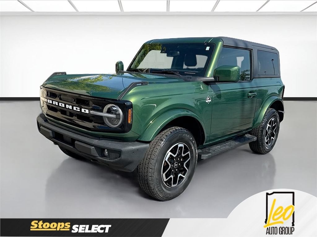 2022 Ford Bronco Outer Banks in Green — front three-quarter view