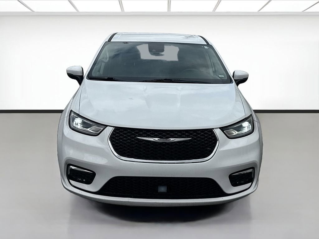 2023 Chrysler Pacifica — side profile view