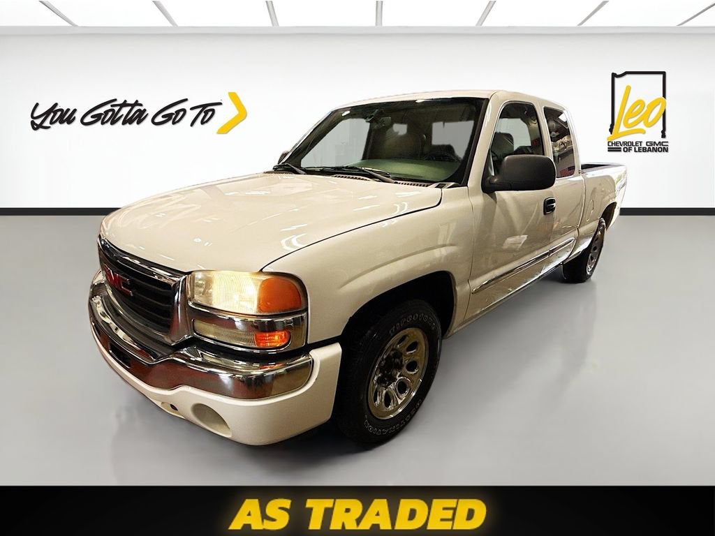 2005 GMC Sierra 1500 SLE in Summit White — front three-quarter view