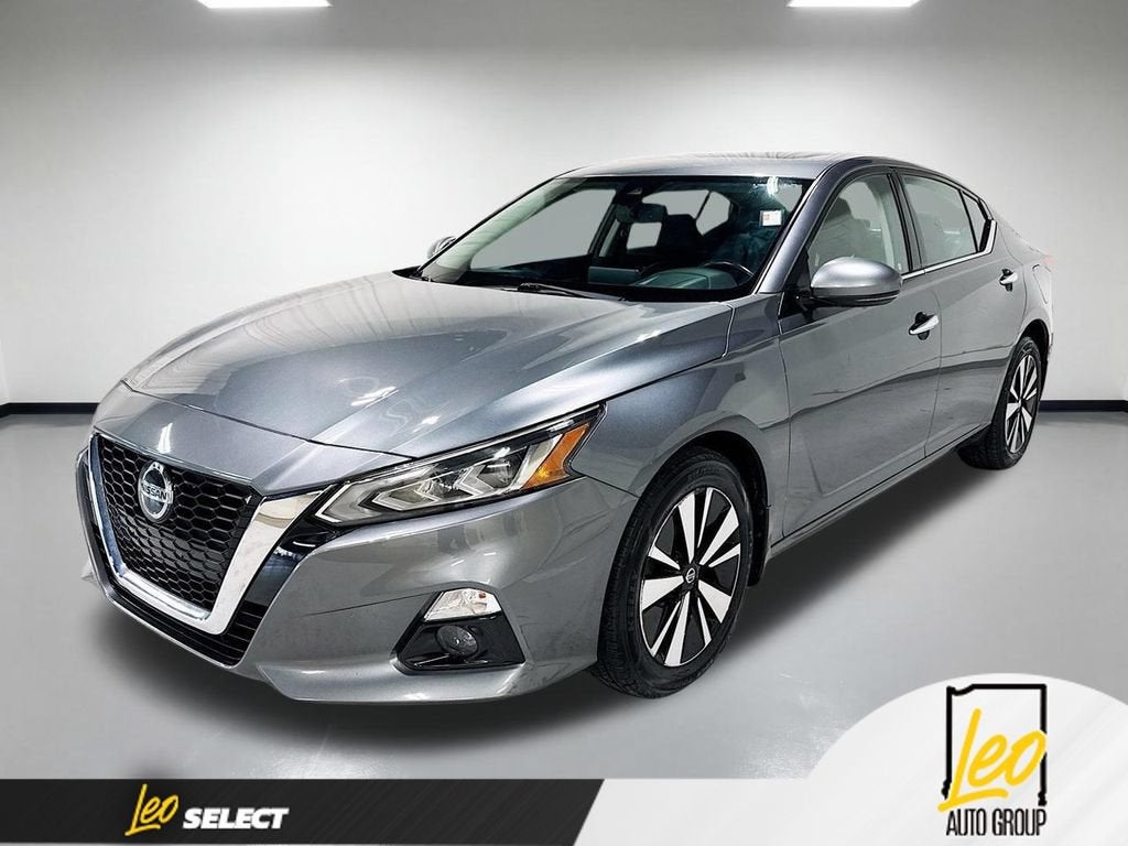 2019 Nissan Altima 2.5 SV in Gray — front three-quarter view