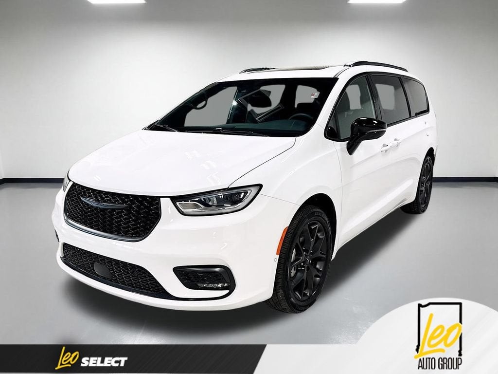 2023 Chrysler Pacifica Limited AWD in White — front three-quarter view