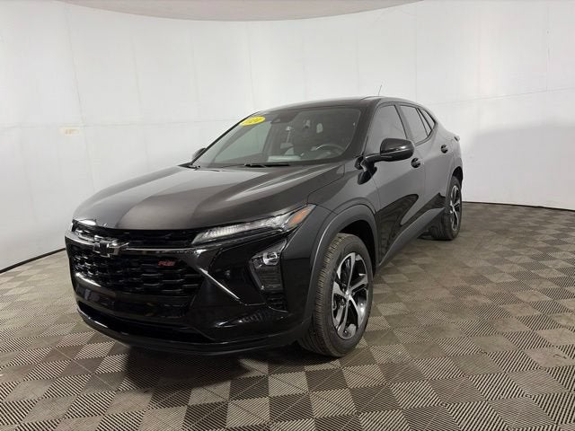2024 Chevrolet Trax 1RS in Mosaic Black Metallic — front three-quarter view