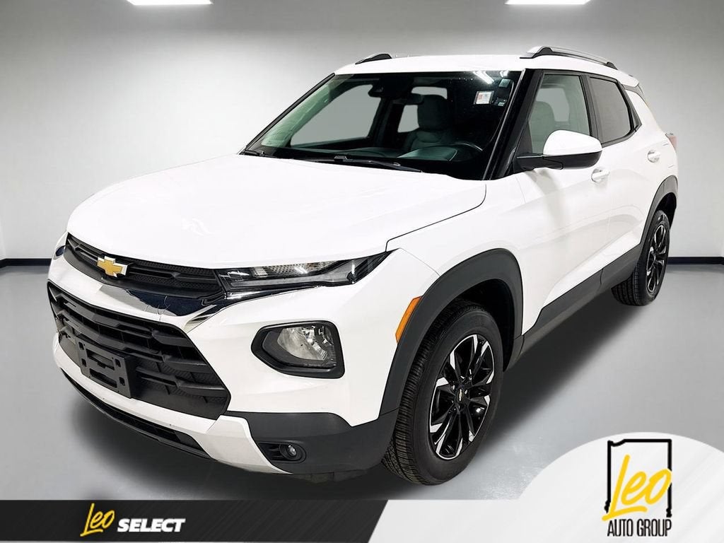 2021 Chevrolet Trailblazer LT in Summit White — front three-quarter view